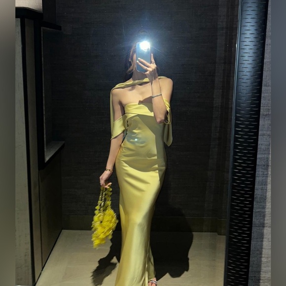 Fabrique.co Thai brand Pierre Scarf off shoulder Dress in honey gold, size small - Picture 5 of 16